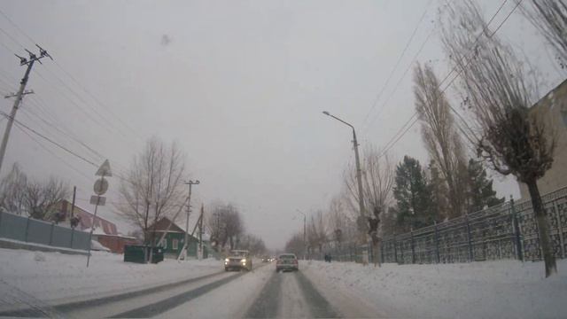 Снег на улицах Вольска, вечер 14 февраля 2023 г. (от центра до Северного) смотреть онлайн