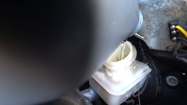 Замена тормозной жидкости на Daewoo Matiz смотреть онлайн