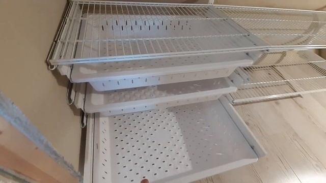 Гардеробная система Титан GS. Кладовка в мансардном помещении дома из бруса. смотреть онлайн