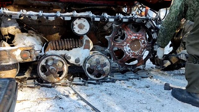 ДТ-75 Замена сломанных траков. смотреть онлайн