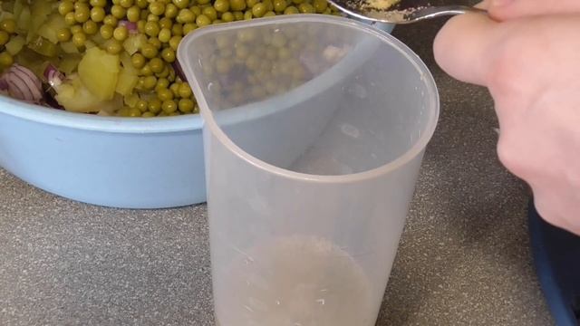 Как сделать постный салат! Оливье! Рецепт | Лысый Повар смотреть онлайн