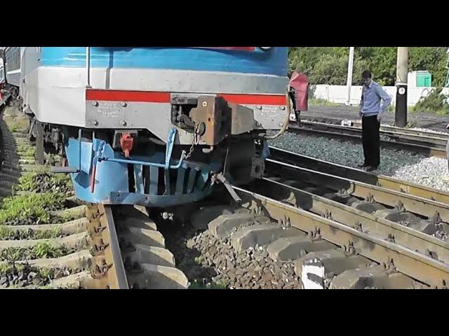 Сход пассажирского поезда Одесса-Луганск,ЧС2-055/Odessa-Luhansk passenger train derailment,CHS2-055. смотреть онлайн
