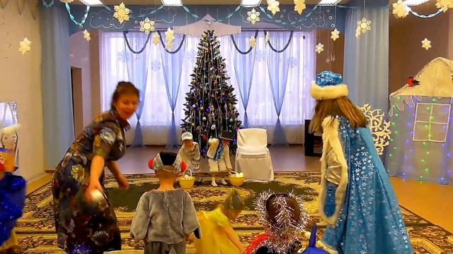 Новогодний праздник в первой младшей группе "Ручеёк" смотреть онлайн