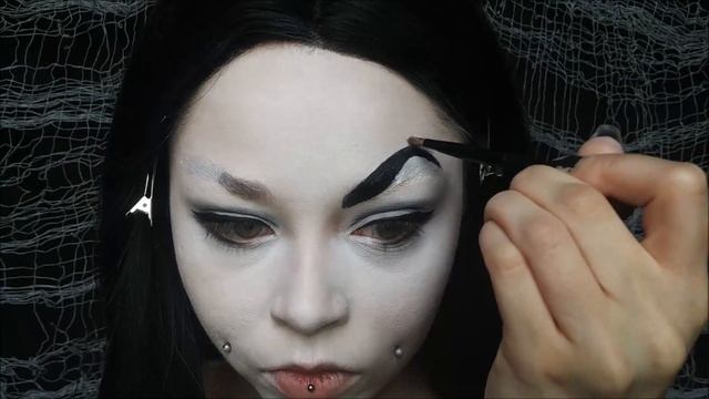 Vampira - Black & White Makeup | HALLOWEEN 2017 MAKEUP TUTORIAL смотреть онлайн