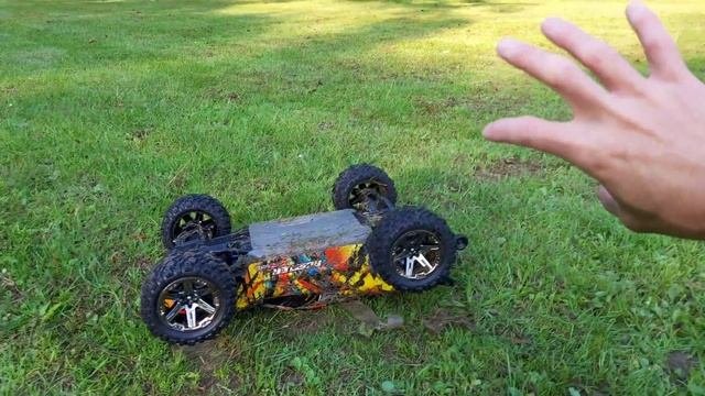 Unang takbo ng Traxxas Rustler 4x4 VXL isa sa pinaka D'Best na RC. смотреть онлайн