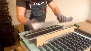 сборка плит потолка грильято