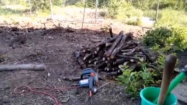 ЕЙСК. ДАЧИ?ОТ УЛИТОК ПОМОГ ДЕГОТЬ! ОБРАБАТЫВАЮ ВЕСЬ ПЕРИМЕТР ДАЧИ.! НУ, И ТРУДИМСЯ ДАЛЬШЕ! смотреть онлайн