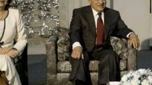 انهاردة 28 2 عيد ميلاد السيدة سوزان مبارك مني أدمن الصفحة وكل الاعضاء كل سنة وحضرتك ديما بألف خير ك