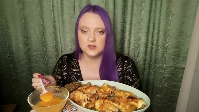 Мукбанг/Mukbang. Запечённые бёдрышки и тыквенный суп.