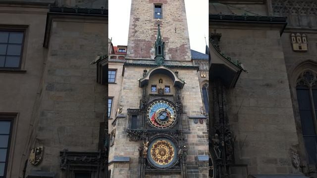 Часы на Староместской площади после реставрации. Это Прага. 25.07.20 смотреть онлайн