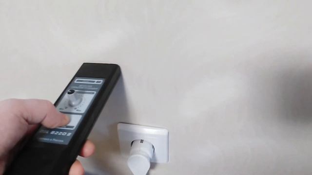 Детектор скрытой проводки DSL 8220S на минимальной чувствительности смотреть онлайн