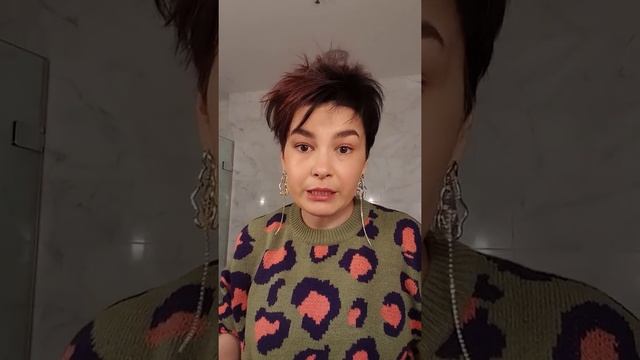 Как создать стойкий объем на осень и зиму, чтобы он не спадал после шапки. Дивам с короткой стрижко смотреть онлайн