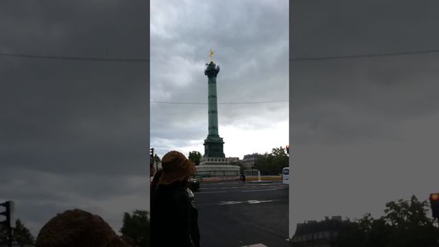 На площади Бастилии в Париже. 25.10.19 смотреть онлайн