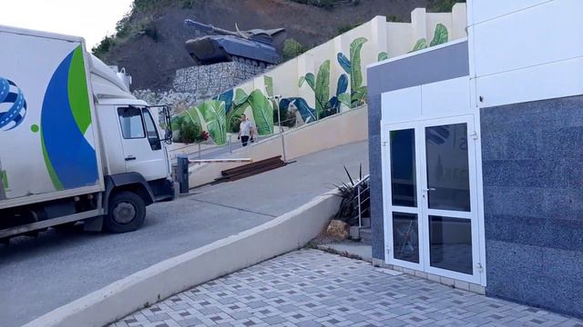 Теперь ГИГАНТСКИЕ Волны. АЛУШТА КУРОРТ. Набережная Профессорского Уголка. КУПАЕМСЯ. КРЫМ 2021 смотреть онлайн