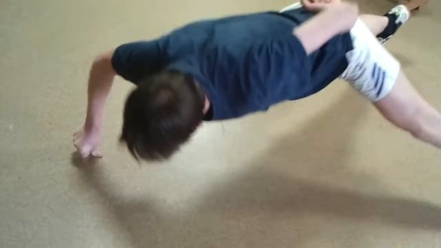 Отжимание на 1ом пальце!!!