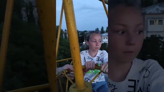 Колесо обозрения в парке Горького. Мелитополь смотреть онлайн