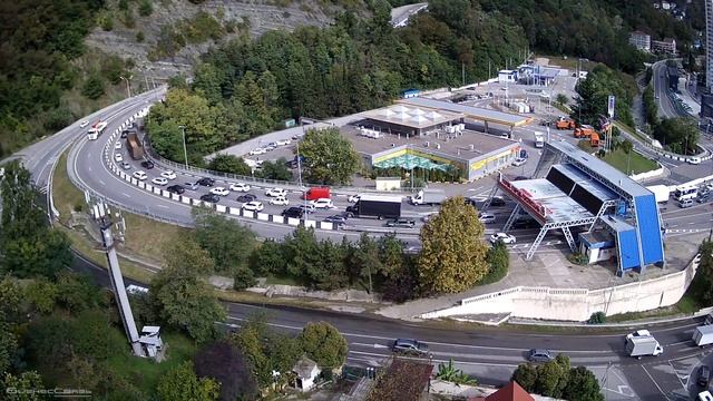 Выбраться из Сочи непросто. Пробки из-за повреждения трассы Джубга-Сочи смотреть онлайн