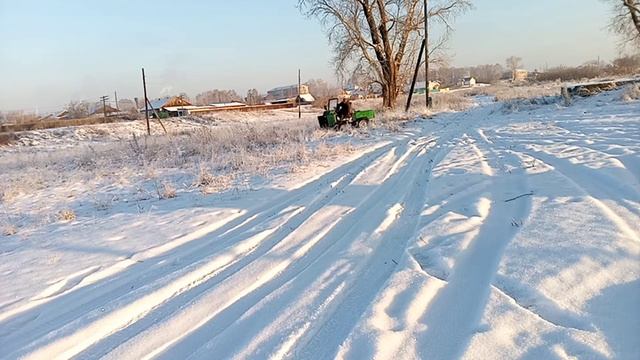 Минипереломка-минитрактор с кузовом! Боком по первому снегу.minitractor with body смотреть онлайн