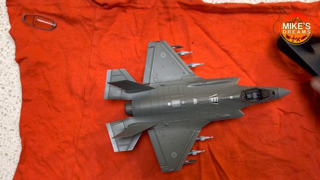 UNBOXING AN F-35A LIGHTNING II RAAF by HOBBY MASTER смотреть онлайн
