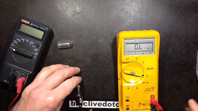 Inside a neat little 1W SES LED fridge lamp. смотреть онлайн