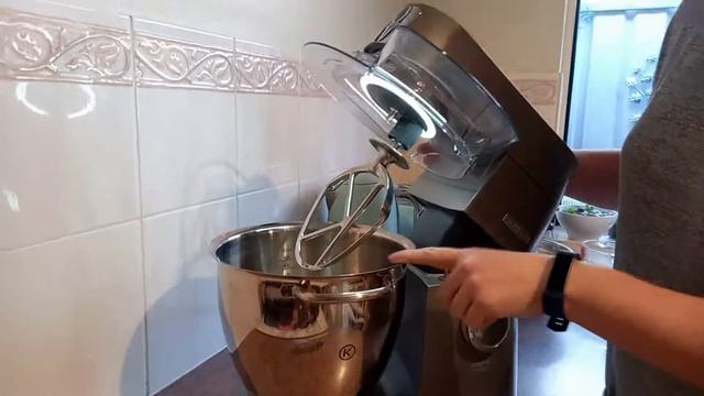 Katherine Reviews The Kenwood Chef XL Major Titanium Stand Mixer | The Good Guys смотреть онлайн