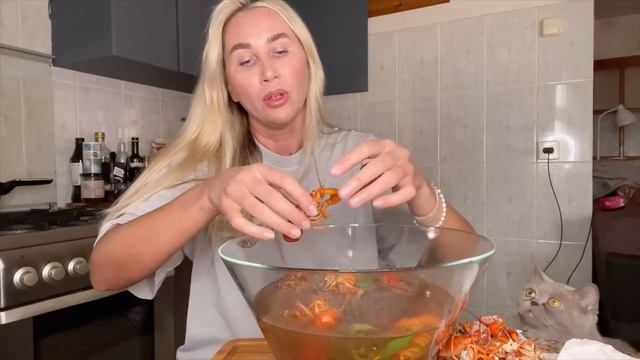 МУКБАНГ/РАКИ/ОН ЗАСТАВЛЯЛ МЕНЯ ПЕРЕОДЕВАТЬСЯ смотреть онлайн