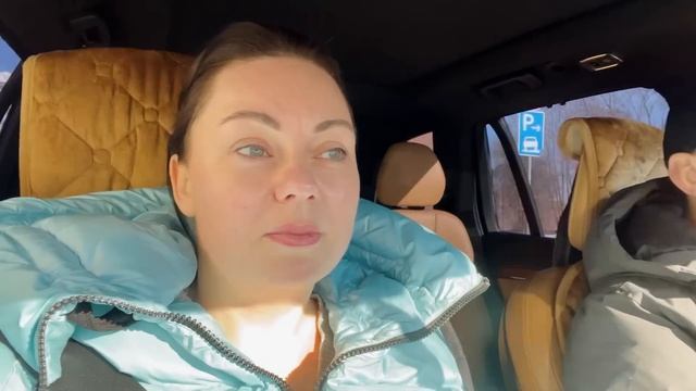 С праздником/ у косметолога/ празднуем в кругу семьи смотреть онлайн