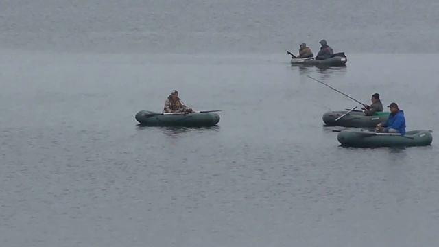 ВЛОГ Берега реки Днепр в Черкассах. Рыбалки. Гонки за деньги. смотреть онлайн