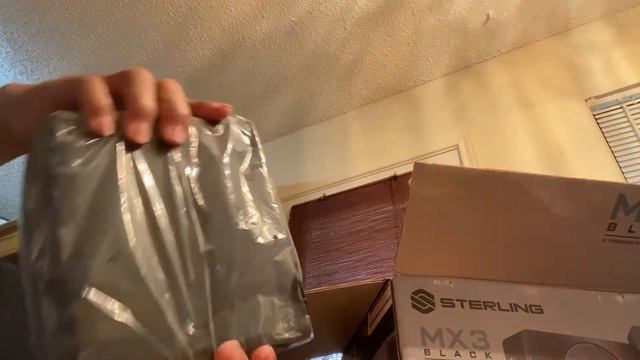 Sterling MX3 Black Unboxing смотреть онлайн