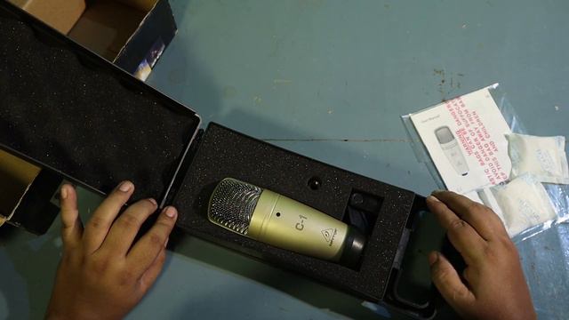 Behringer C1 Studio Condenser Microphone Unboxing in Hindi смотреть онлайн