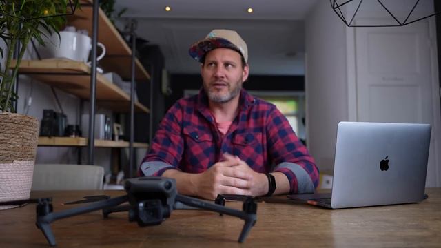 Review: DJI MAVIC 3 laat steekjes vallen смотреть онлайн