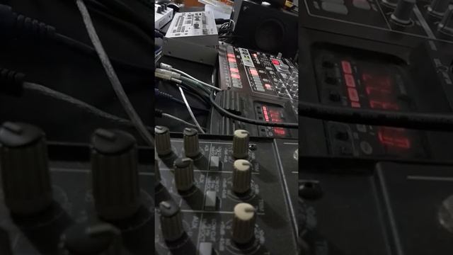 Live tekno jam korg electribe er mk2 korg electribe ea1 zoom gfx 707 mackie 1642 vlz pro смотреть онлайн