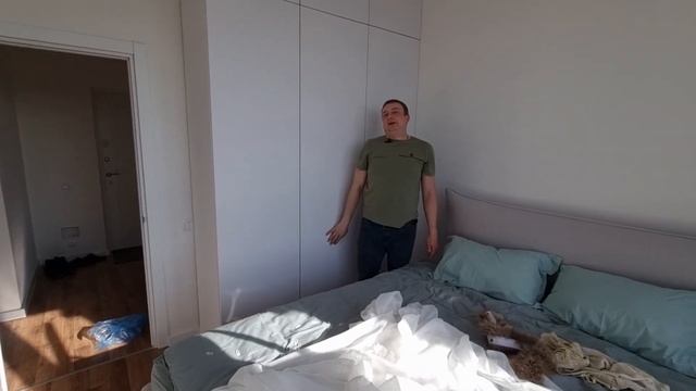Светлый белый шкаф из МДФ в пленке ПВХ с эффектом софт-тач для спален и прихожих смотреть онлайн