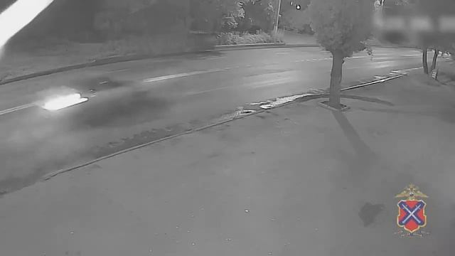 В Волгограде водитель с сотню метров тащил на капоте сбитого пешехода смотреть онлайн