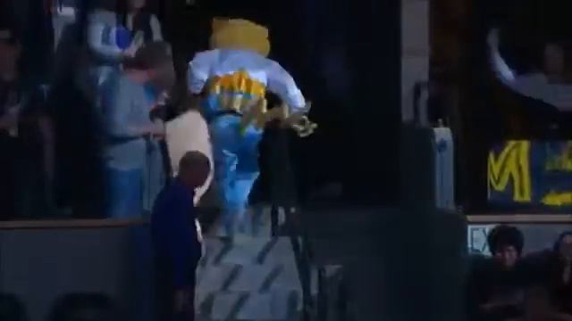 А чего такой маленький? смотреть онлайн