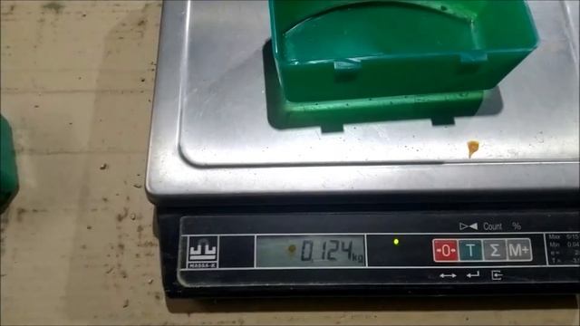 Пластиковая поилка кормушка для кур, кроликов, перепелов универсальная от Большого Фермера смотреть онлайн