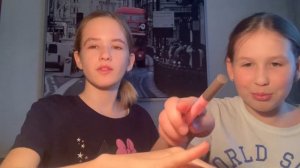 МОЯ СЕСТРА ДЕЛАЕТ МНЕ МАКИЯЖ*