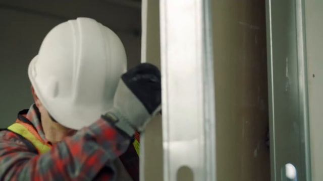 Faire le travail dans le Sprinter Mercedes-Benz смотреть онлайн