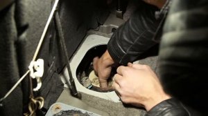 Замена топливного погружного насоса и фильтра в баке на Паджеро 3