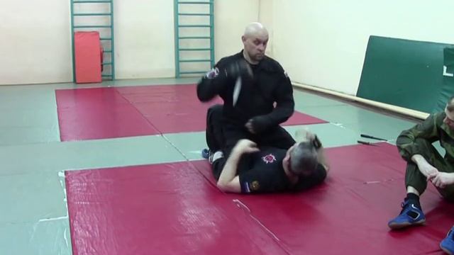 Работа с ножом в нижнем уровне -3часть /Боевые искусства. Спецподготовка. Денис Ряузов. смотреть онлайн