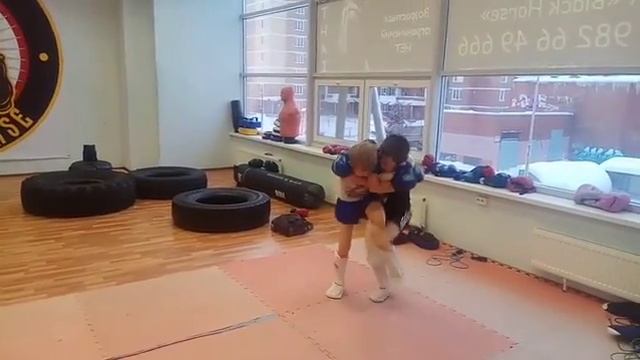 Подготовка к соревнованиям. Спарринг. 8лет. Тайский бокс. Тренер: Ратманский С.И. СК "Black Horse" смотреть онлайн