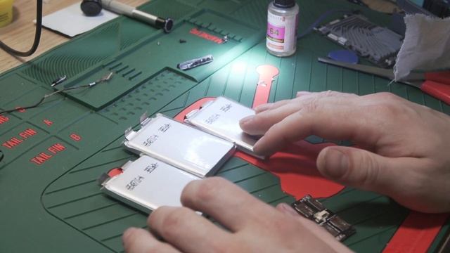 Ремонт и перепаковка аккумулятора Dji Mavic смотреть онлайн