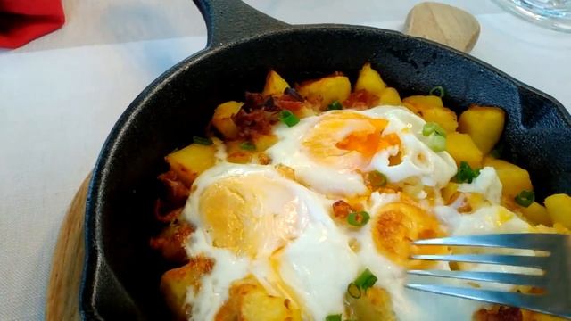 Завтрак в гостинице Нарантуул в Улан-Баторе. 27.09.2018. Breakfast In Narantuul Hotel In Ulan Bator