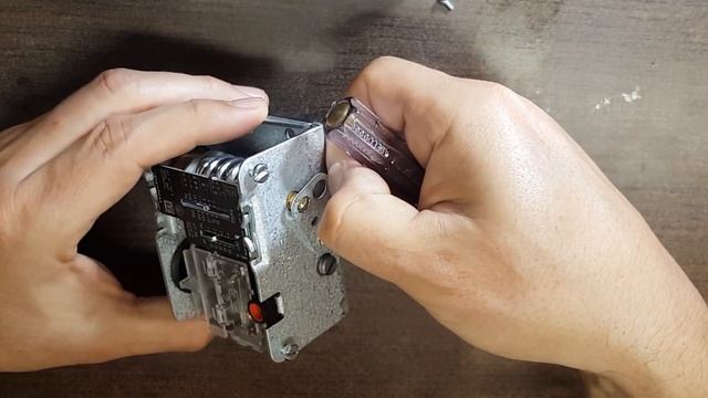 Presostat Danfoss i sterowanie ciśnieniem - ZOBACZ JAK TO DZIAŁA! - praca elektryka na wodociągach смотреть онлайн