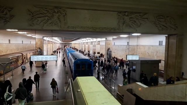 Ретро выставка на станции метро Партизанская смотреть онлайн
