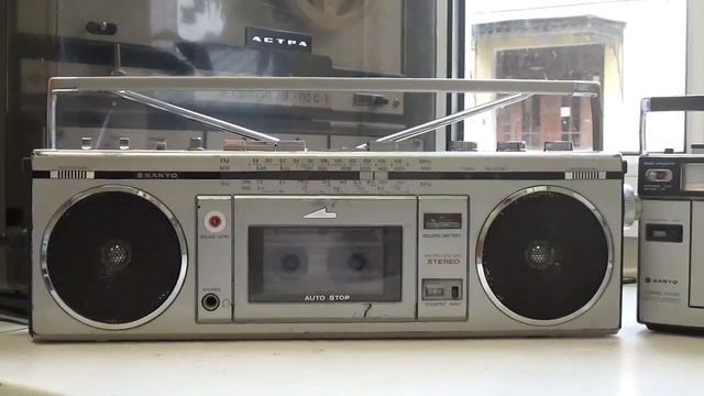 SANYO M7700K - запись музыки на хэндикам SONY HDR-CX240. Стерео или нет? смотреть онлайн