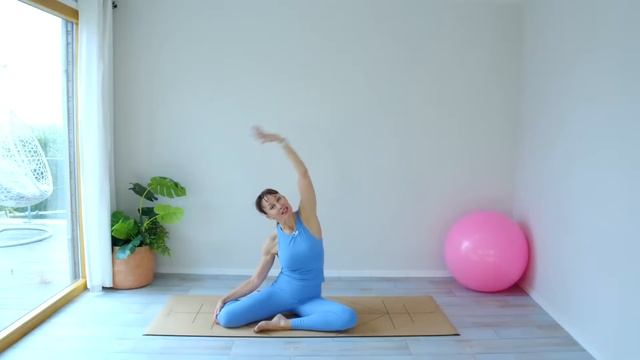30 Minute Morning Wake Up and Stretch | At Home Pilates for Mobility, Strength and Flexibility смотреть онлайн