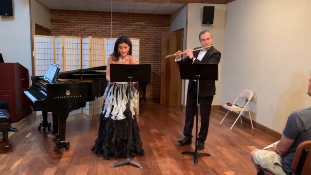 Wallingford Riegger - Music for voice and flute смотреть онлайн