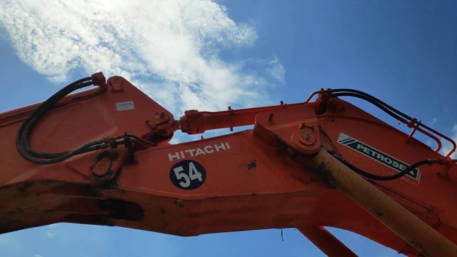 EXCAVATOR HITACHI EX-2600 PARKED смотреть онлайн