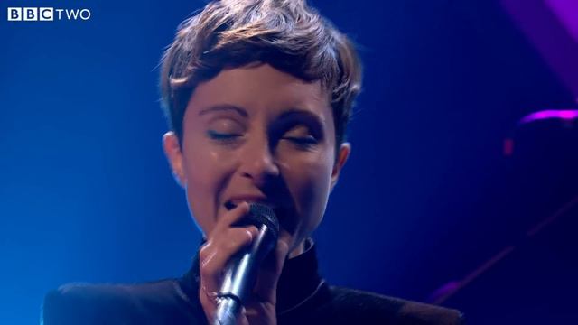 Poliça - Chain My Name - Later... with Jools Holland - BBC Two смотреть онлайн